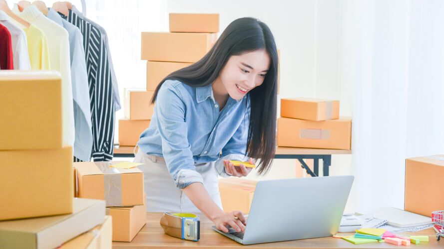 kinh-doanh-online-can-co-laptop.
