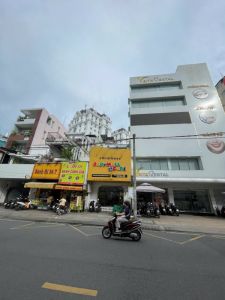 Bán nhà mặt tiền 17 Phạm Viết Chánh Quận 1