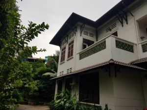 Cho thuê biệt thự sân vườn có hồ bơi mới Q3
