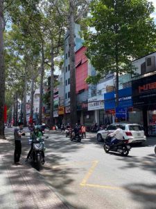Bán nhà 2 mặt tiền đường  Trần Quang Khải